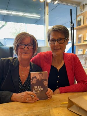 Josette Hoek en Janneke Donkerlo, boekpresentatie in De Amsterdamse Boekhandel, 30 april 2022